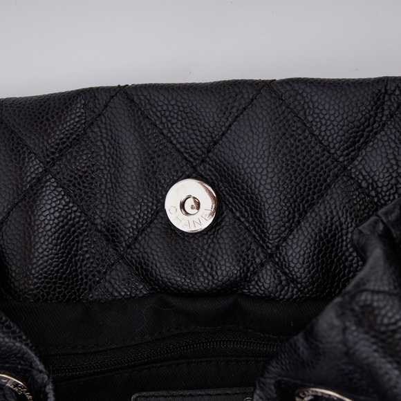 CHANEL VINTAGE CAVIAR BLACK LEATHER GRAND SHOPPING TOTE MEDIUM (2015) - Picture 8 of 10